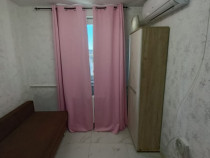 Camera camin, cu baie in interior, renovata, mobilata si uti