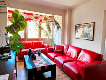 Apartament 5 camere.2 bai,balcon,boxa,loc parcare, in zona Centrala