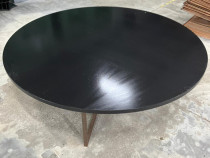 Scenă podium (concert, premiere, prezentare)