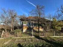 GOSPODARIE - liniste - natura - DE VANZARE