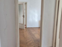 Apartament 3 camere –Centru-Orientare S-E