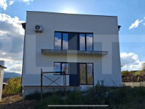 Apartament cu 3 camere, 85 mp și un teren de 200 mp, Zalau