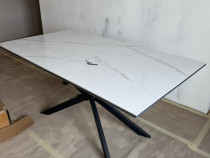 Masa dining/sufragerie