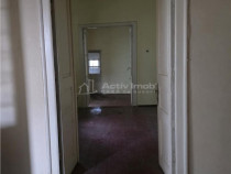 Casa P D, teren 182 mp - zona centrala - Piata Mare