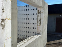 Cofraje din polistiren EPS100 cu distanţieri pentru Case Pasive.