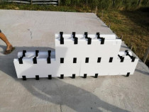 Cofraje din polistiren EPS100 cu distanţieri pentru Case Pasive.