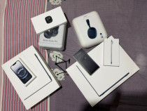 Vand Ce se vede in poza cititi descrierea Macbook air Iphone Apple...