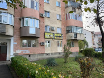 Apartament de &icirc;nchiriat cu 4 camere zona 9 Mai