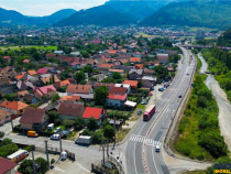 Casa cu 4 apartamente independente: Oportunitate Rezidential