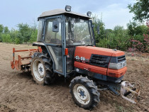 Tractor Kubota 4x4 Hidramat, AC, freză + lamă zăpadă față/spate
