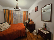 Apartament 4 c amere, zona Scoala Generala Andrei Saguna