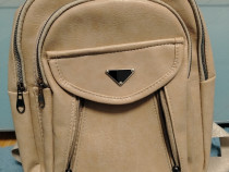 Rucsac nou foarte &icirc;ncăpător