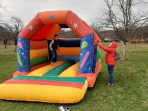 Gonflabila aproape noua