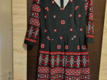Rochie cu motive traditionale - matimea 42