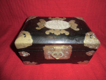 Dulapior ,cutie pentru bijuterii elaborat in stil etnografic