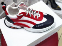 Adidasi Tommy Hilfiger model nou +sosete cadou