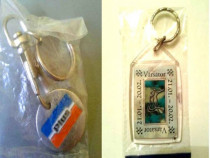 Breloc personalizat : 1 x Zodia Varsator & 1 x Logo " Plus "