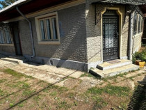 Casă situată în localitatea Stoenesti