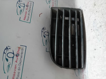 Grila centrala dreapta  Volkswagen Golf 5 2005