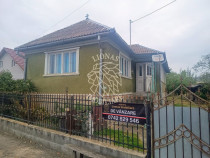 Casa la tara cu gradina -teren 1521 mp- ideal casa Vacant...