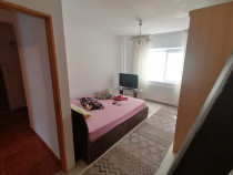 Închiriez apartament 3 camere Apusului