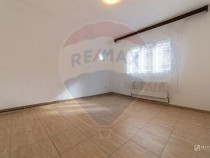 Apartament la de inchiriat la casa, spațios, nemobilat- ...