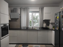 Casa/ Apartament 3 camere 93m cu loc de parcare și curte 9 Mai