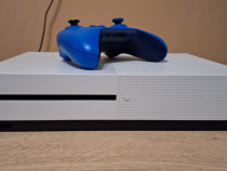 Vând Xbox One S o maneta și un TB