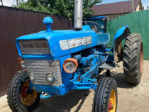 Tractor Ford 3000 in trei pistoane