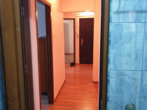 închiriez apartament 3 camere