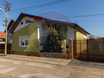 Casă SPATIOASA de vanzare in zona semicentrala