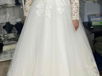 Rochie de mireasa și voal