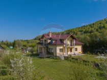 Vilă în zona Glăjărie, 10 camere, Sp + E + M, teren 2...