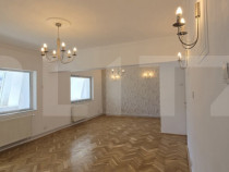 Apartament, renovat, cu 4 camere, 120 mp totali, zona Centr