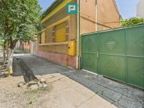 Casă cu 3 camere în cartierul Pârneava