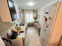 Apartament 2 camere, hol patrat, logie balcon, zona Razboi