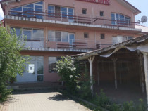 Pensiune P+1, cu restaurant + terasa, cu acces imediat la Dr