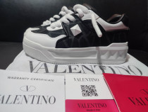 Adidasi Valentino Garavani