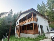 Cabana/Pensiune de vânzare în Colibița, cu acces la lac