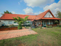 De v&acirc;nzare Casă tradițională, la doar 20 de minute de...