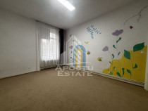 Casa partial mobilata, curte proprie, zona Lunei