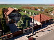 Casă / Vilă cu 5 camere de vânzare cu teren 2687mp in ...