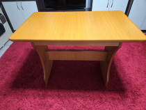Vând masă și scaune