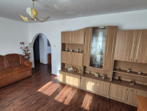 Apartament 3 camere, et. 2, &icirc;n Rovinari, str. Plopilor