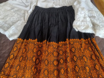 Costum traditional negru-portocaliu - Oltenia