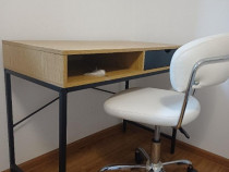 De vanzare birou din lemn.