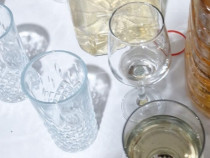 Tuică de prună pretul afisat pe Litru