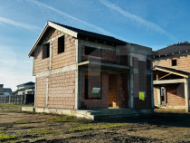 Casa la rosu, pe stoc, cu terasa si acoperis finalizat &ndash; W