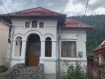 Casă Leresti, Arges, acces ușor către C&acirc;mpulung Muscel, barajul R&acirc;ușor