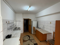 Inchiriez apartament cu 3 camere b-dul. Bucuresti